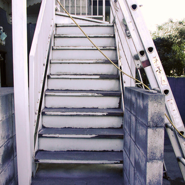 ハウスメンテナンス「外階段のペンキ塗り」